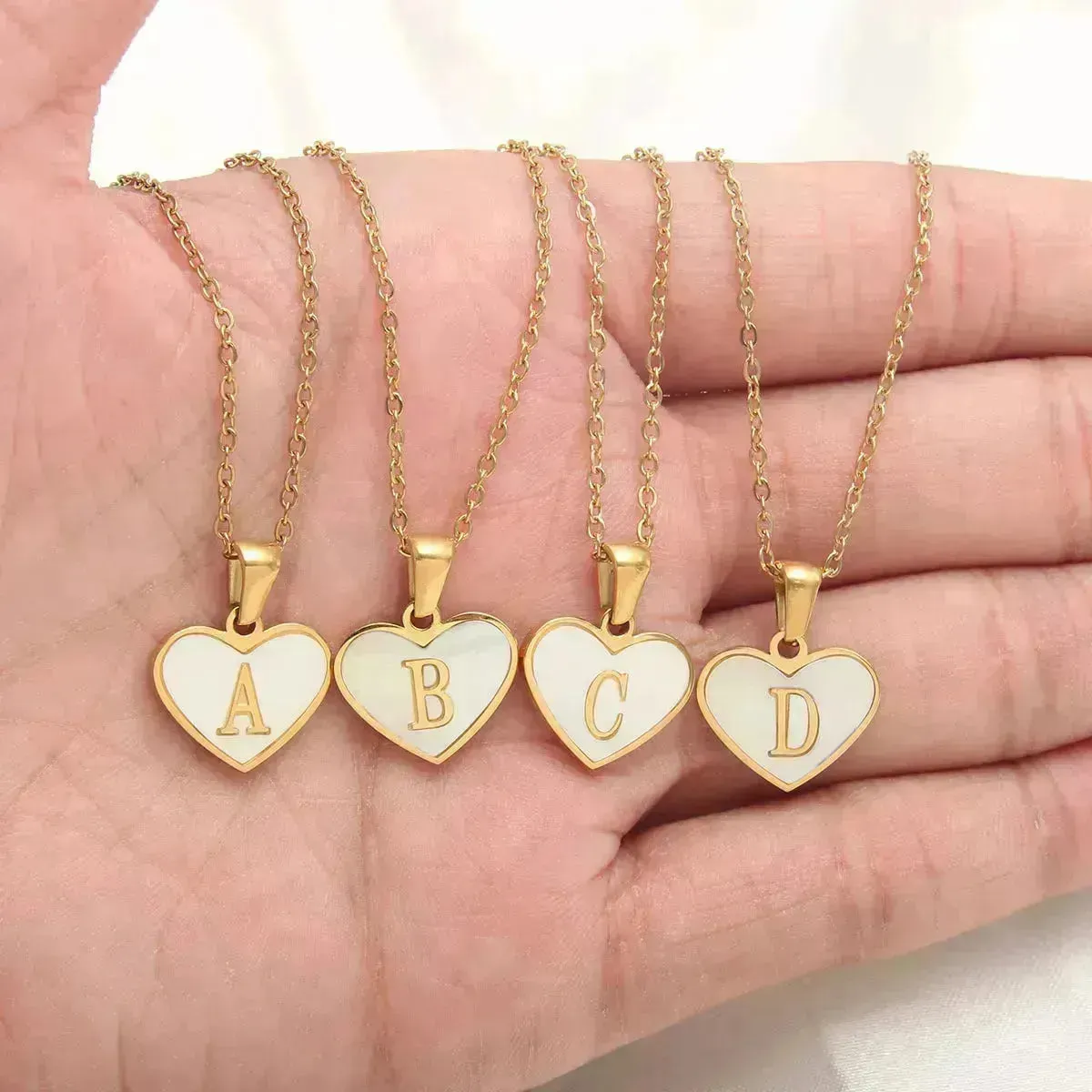 26 Letter Heart-shaped Necklace White Shell Love Clavicle Chain Fashion Personalized Necklace For Women Jewelry Valentine's Day