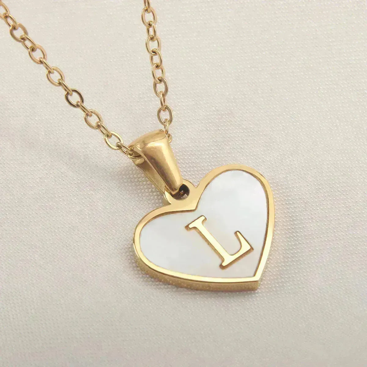 26 Letter Heart-shaped Necklace White Shell Love Clavicle Chain Fashion Personalized Necklace For Women Jewelry Valentine's Day