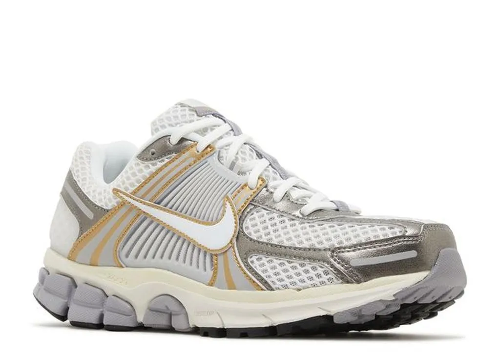 NIKE AIR ZOOM VOMERO 5 'METALLIC PEWTER GOLD' - HJ7247-099