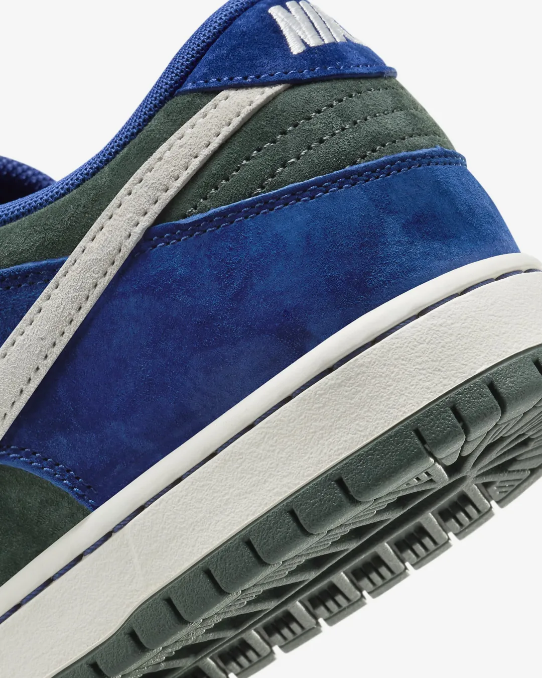 Nike SB Dunk Low Pro 'Deep Royal Blue' Sneakers