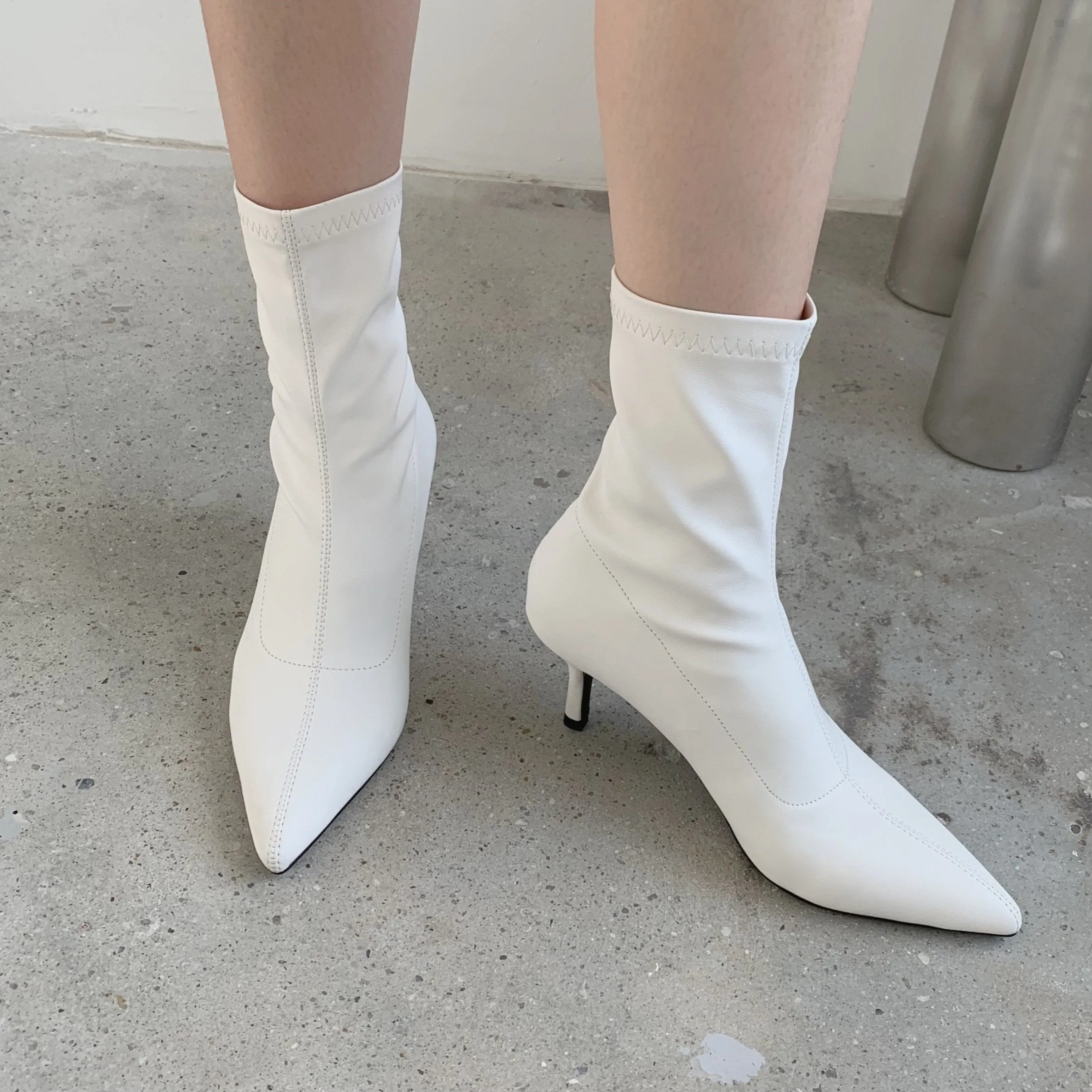 Pointed Toe Color Stretch Boots